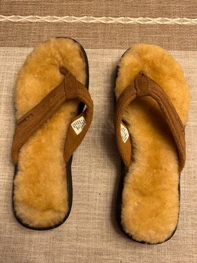 LL Bean Brown and Cream Wicked Good Thong Shearling Suede Sandals Size 8 NWOT